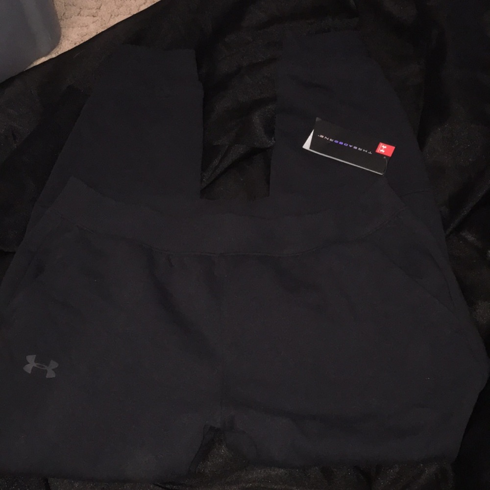 Women’s under armour sweats sz l NWT